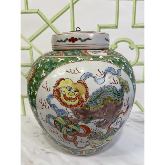Vintage Chinese Ginger Jar with Foo Dogs. Green, red, and yellow. Stunning! - Picture 2 of 10